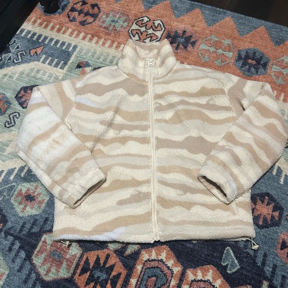 Francesca's Collections Tops - Francesca's Collections Cream and Tan fleece Jacket